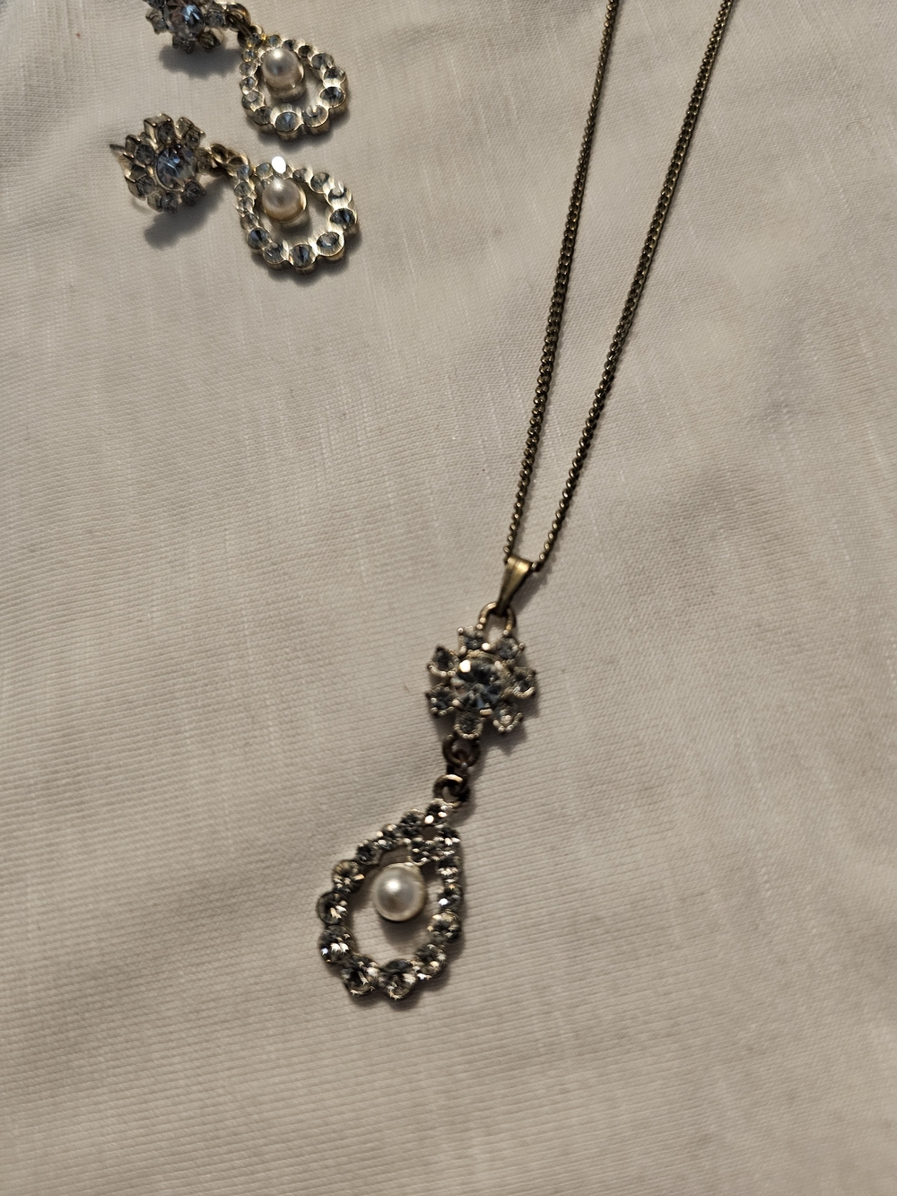 Pearl & Crystal Teardrop Pendant Necklace - Silver Tone